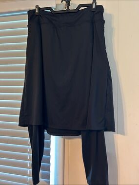 Black High-Low Active Skirt with Built-In Leggings